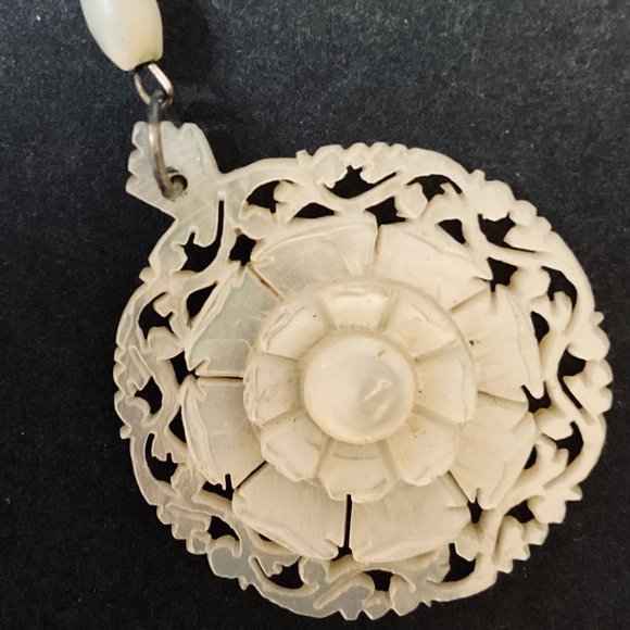 VINTAGE Mother of Pearl Pendant on Beaded MOP Chain EUC - Picture 2 of 5